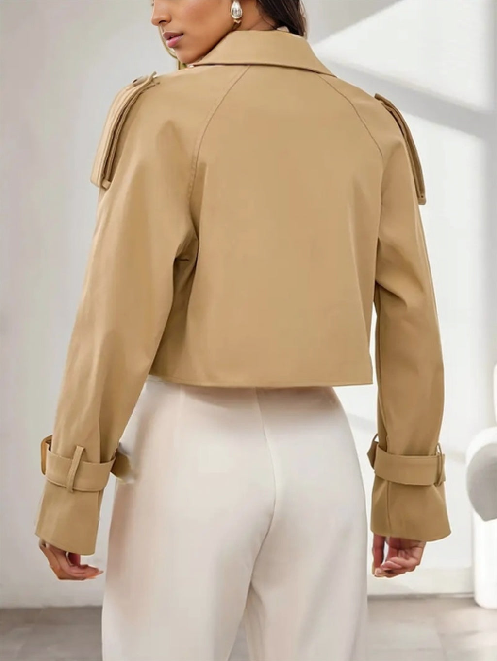 A Solid-colored Long-sleeved Top For Ladies